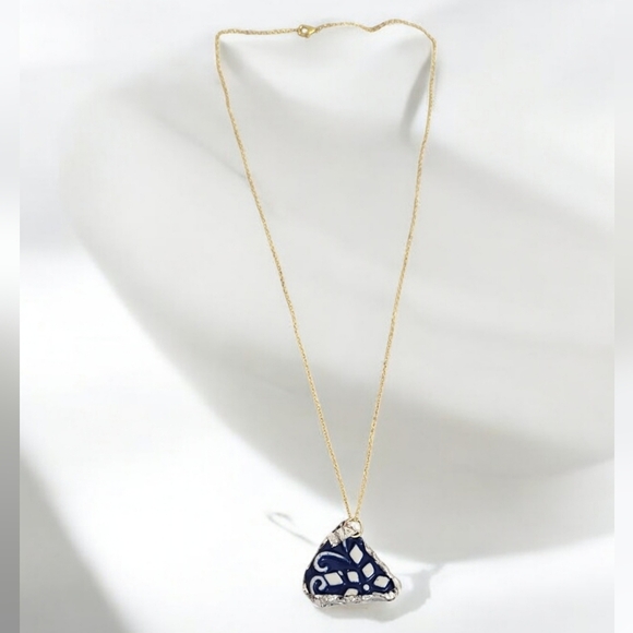 Upcycled Temptations Gold Plated Broken Ceramic Snowflake Necklace - Picture 1 of 3